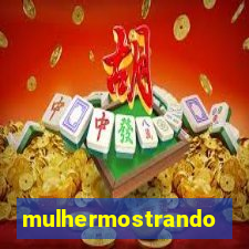 mulhermostrandoopeito